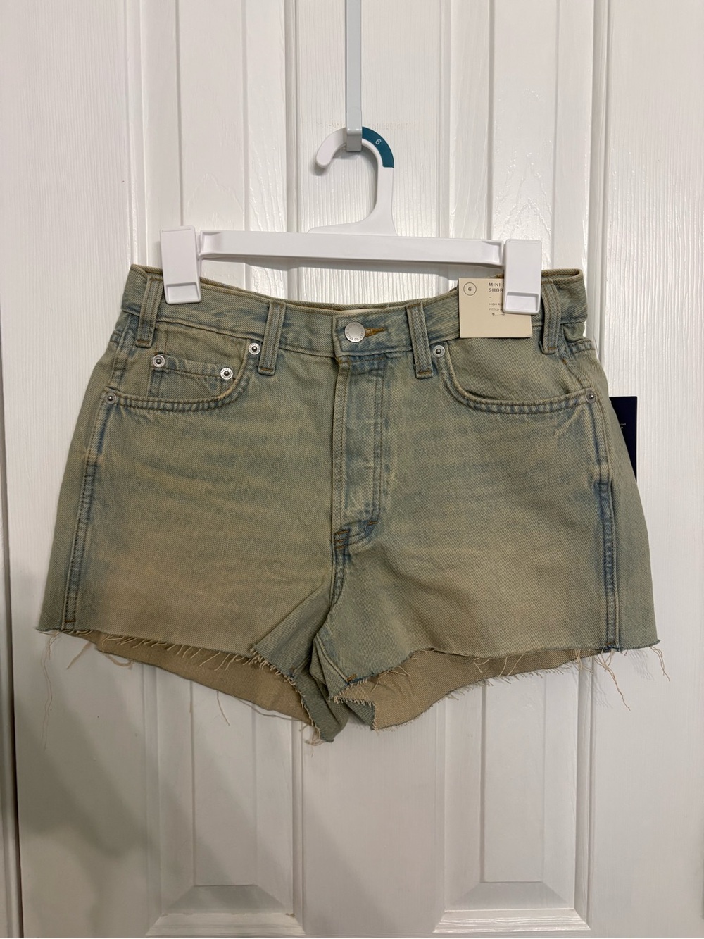 NWT Women’s Universal Thread High Rise Mini Shorts Sz 6, Summer Cut Off Denim